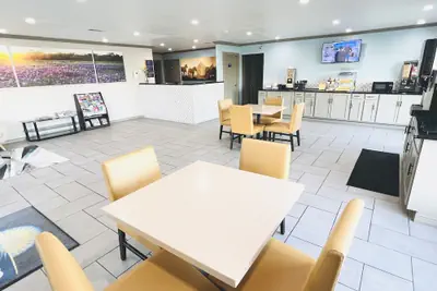 Photo 2 - Days Inn by Wyndham Canton