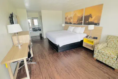 Photo 4 - Days Inn by Wyndham Canton