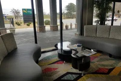 Photo 2 - Quality Inn Calhoun North I-75