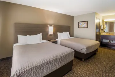 Photo 4 - Econo Lodge Duluth near Miller Hill Mall