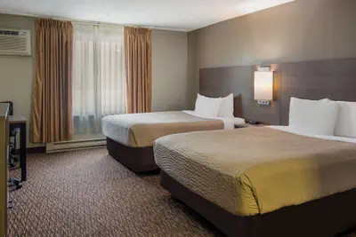 Photo 3 - Econo Lodge Duluth near Miller Hill Mall