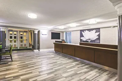 Photo 3 - La Quinta Inn by Wyndham Midland