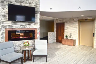 Photo 3 - Holiday Inn & Suites Syracuse Airport - Liverpool by IHG