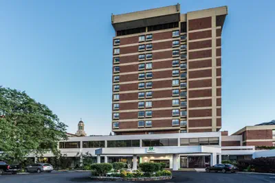Photo 2 - Holiday Inn & Suites Pittsfield-Berkshires by IHG