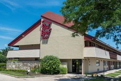 Photo 2 - Red Roof Inn Chicago-O'Hare Airport/ Arlington Hts