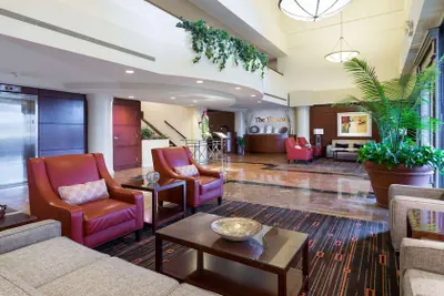 Photo 3 - DoubleTree Suites by Hilton Hotel Cincinnati - Blue Ash