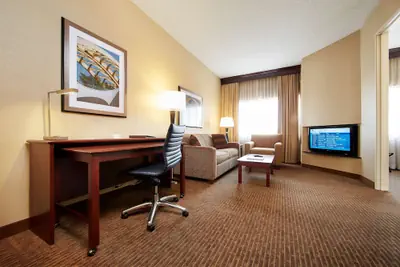 Photo 5 - DoubleTree Suites by Hilton Hotel Cincinnati - Blue Ash