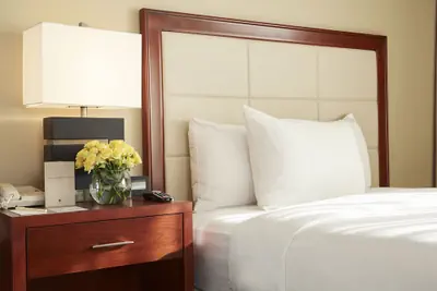 Photo 4 - DoubleTree Suites by Hilton Hotel Cincinnati - Blue Ash