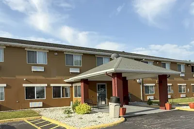 Photo 2 - Quality Inn Manitowoc