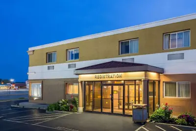 Photo 2 - Fairbridge Inn Express Buffalo Airport Williamsville