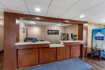 Photo 3 - Clarion Pointe Racine - Mount Pleasant