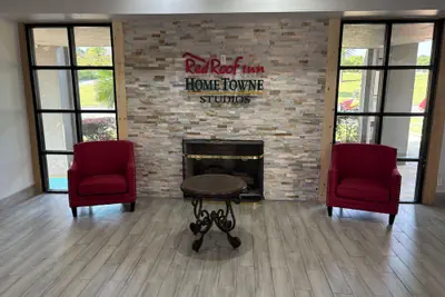 Photo 3 - HomeTowne Studios by Red Roof Birmingham