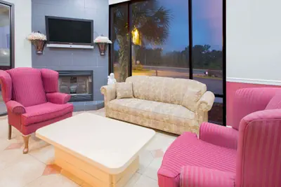 Photo 4 - Howard Johnson by Wyndham Dothan