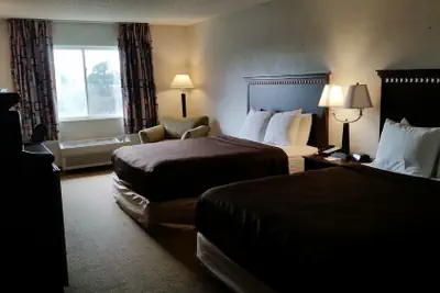 Photo 4 - Days Inn & Suites by Wyndham Vancouver