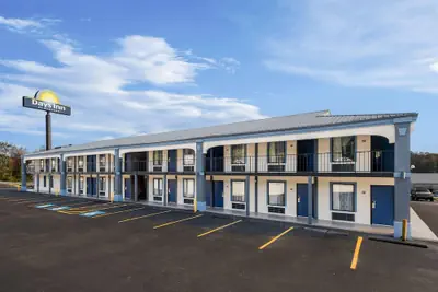 Photo 2 - Days Inn by Wyndham Cleveland TN