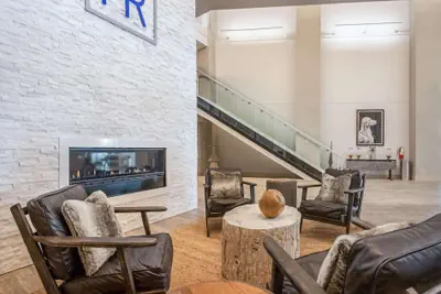 Photo 4 - Hotel Renovo Des Moines Urbandale,Tapestry Collection Hilton