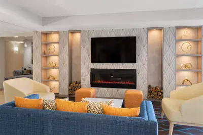 Photo 4 - La Quinta Inn & Suites by Wyndham Knoxville Airport