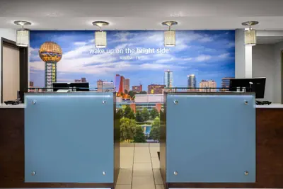 Photo 3 - La Quinta Inn & Suites by Wyndham Knoxville Airport