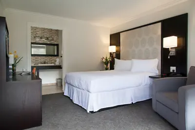 Photo 4 - Park Pointe Hotel
