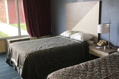 Photo 4 - Days Inn by Wyndham Salem, Illinois