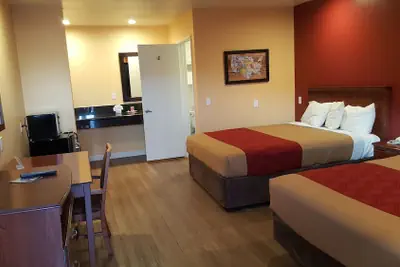 Photo 3 - Rodeway Inn Carson - Los Angeles South