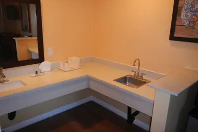Photo 4 - Rodeway Inn Carson - Los Angeles South
