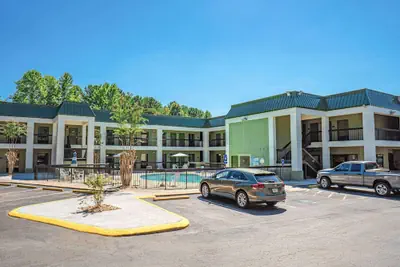 Photo 2 - Quality Inn & Suites near Six Flags - Austell