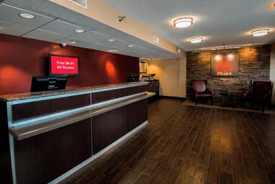Photo 3 - Red Roof Inn PLUS+ Chicago - Naperville