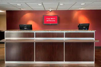 Photo 4 - Red Roof Inn PLUS+ Chicago - Naperville