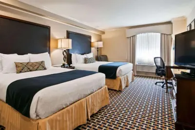 Photo 2 - Best Western Plus Puyallup Hotel