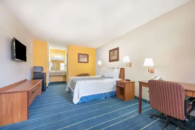 Photo 5 - Days Inn by Wyndham Bryan College Station