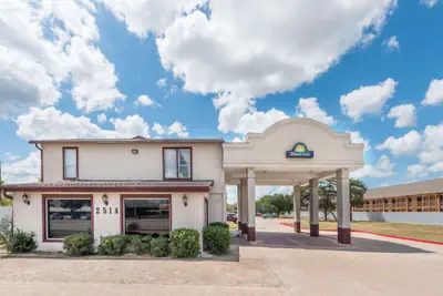 Photo 2 - Days Inn by Wyndham Bryan College Station