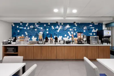 Photo 2 - La Quinta Inn & Suites by Wyndham Houston Stafford Sugarland