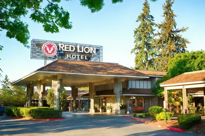 Photo 2 - Red Lion Hotel Bellevue