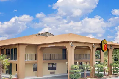 Photo 2 - Super 8 by Wyndham Cartersville