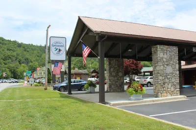 Photo 2 - Great Smokies Inn Cherokee