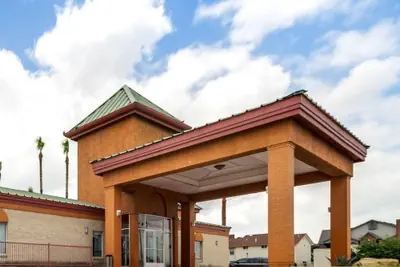 Photo 2 - Econo Lodge Inn & Suites Eagle Pass