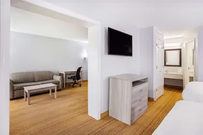 Photo 5 - Days Inn & Suites by Wyndham Williamsburg Colonial