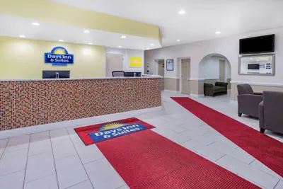 Photo 4 - Days Inn & Suites by Wyndham Williamsburg Colonial
