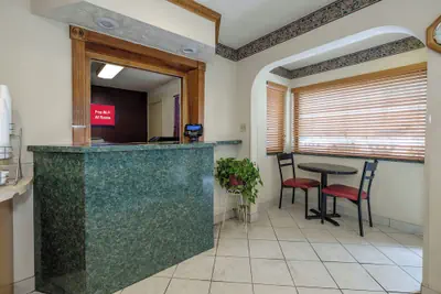 Photo 4 - Red Roof Inn Edgewood
