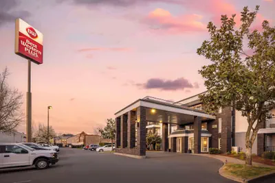 Photo 2 - Best Western Plus Grand Manor Inn