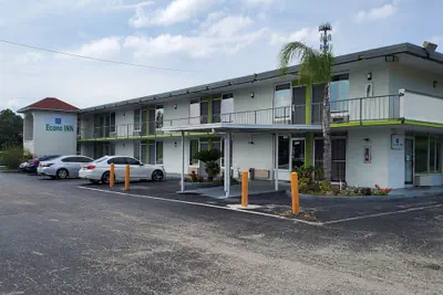 Photo 2 - Econo Inn