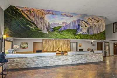 Photo 3 - Yosemite Southgate Hotel & Suites