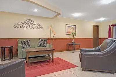 Photo 2 - Super 8 by Wyndham Monticello
