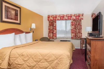 Photo 5 - Travelodge by Wyndham Klamath Falls