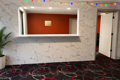 Photo 3 - Econo Lodge Calhoun South