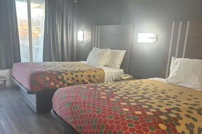 Photo 4 - Econo Lodge Calhoun South