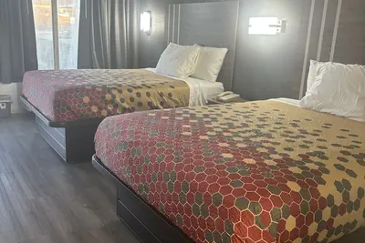 Photo 3 - Econo Lodge Calhoun South