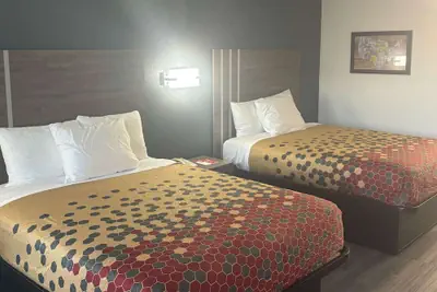 Photo 5 - Econo Lodge Calhoun South