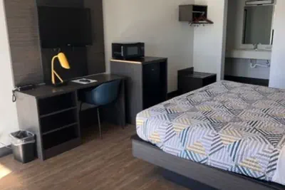 Photo 2 - Clarion Pointe
